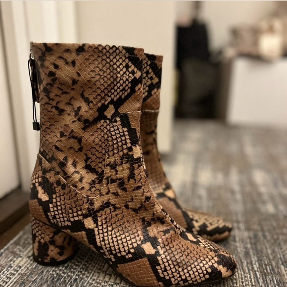 Zara faux snakeskin chunky mod go go boots. Size 6 NWOT - Picture 3 of 8